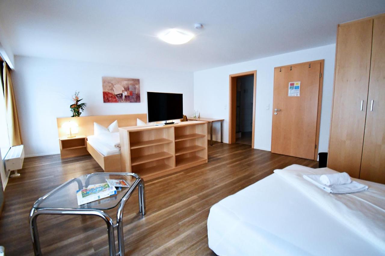 Gasthof Gruener Baum Dettelbach Bagian luar foto