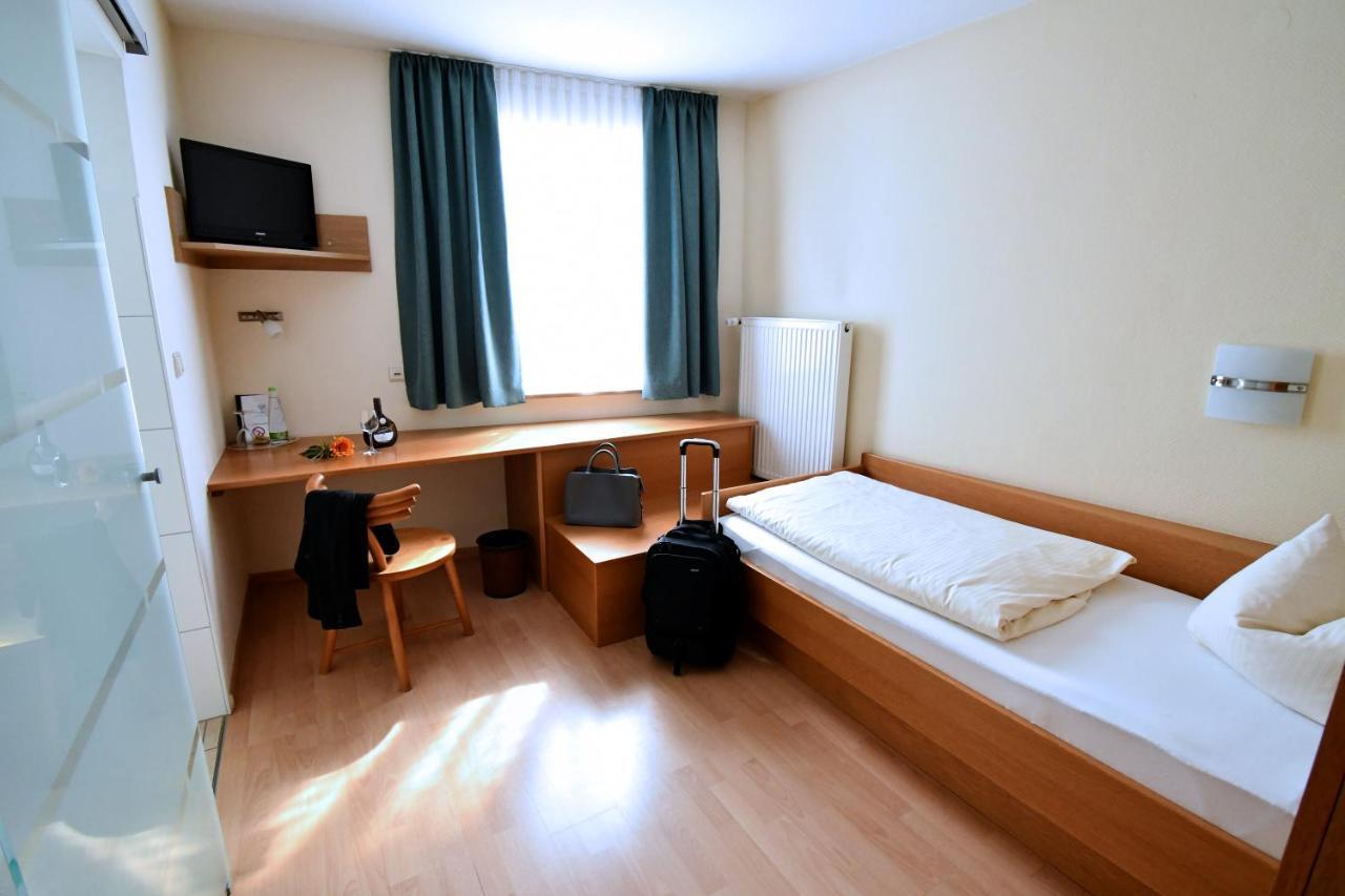 Gasthof Gruener Baum Dettelbach Bagian luar foto