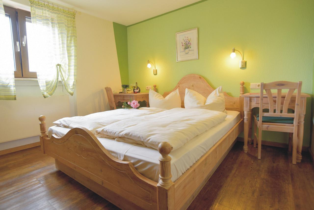 Gasthof Gruener Baum Dettelbach Bagian luar foto