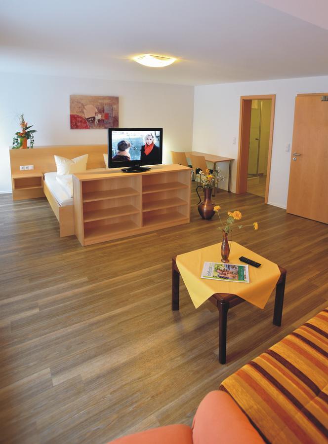Gasthof Gruener Baum Dettelbach Bagian luar foto
