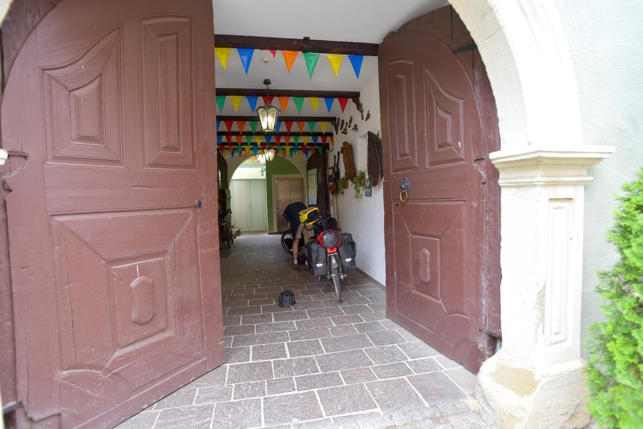 Gasthof Gruener Baum Dettelbach Bagian luar foto