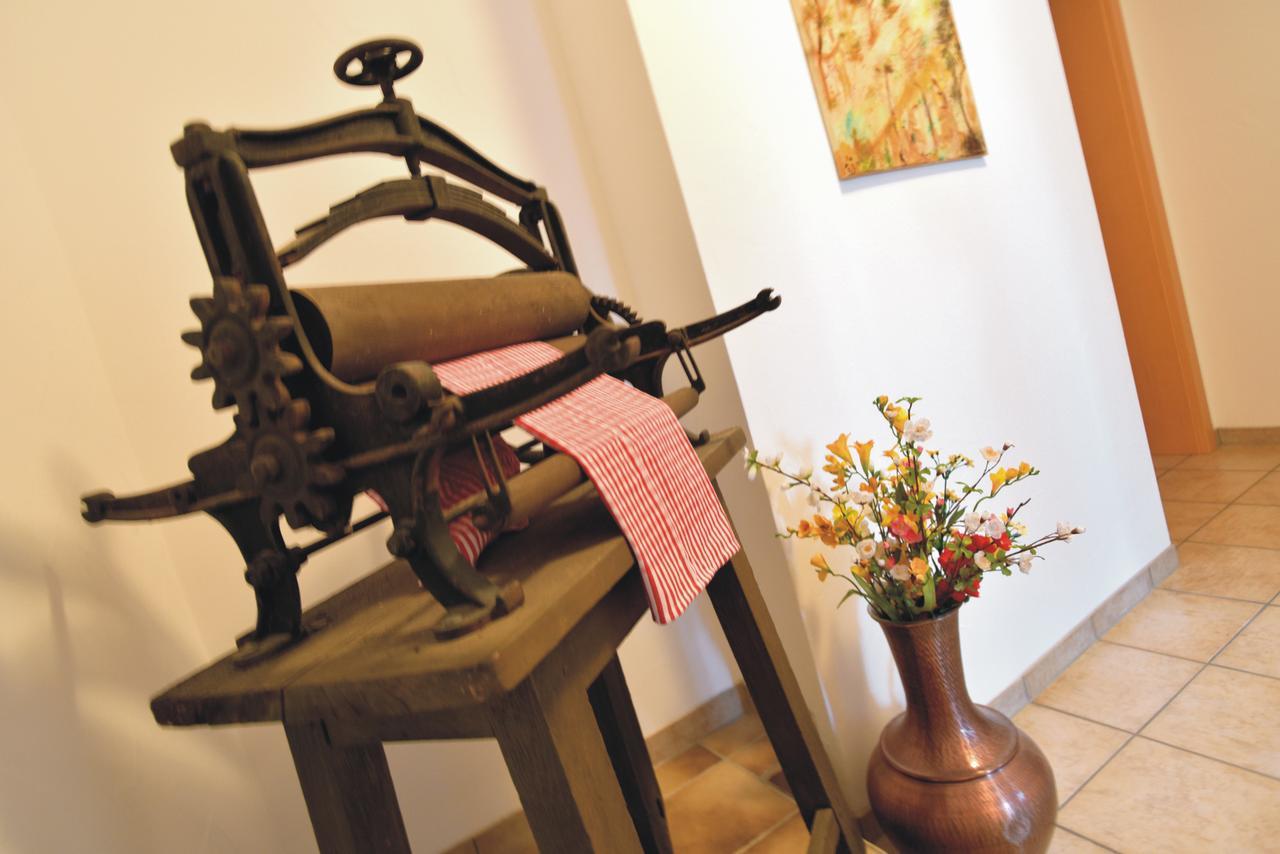 Gasthof Gruener Baum Dettelbach Bagian luar foto