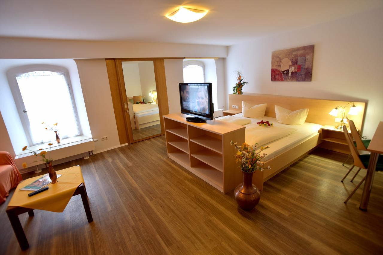 Gasthof Gruener Baum Dettelbach Bagian luar foto
