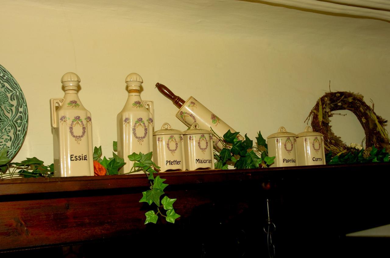 Gasthof Gruener Baum Dettelbach Bagian luar foto